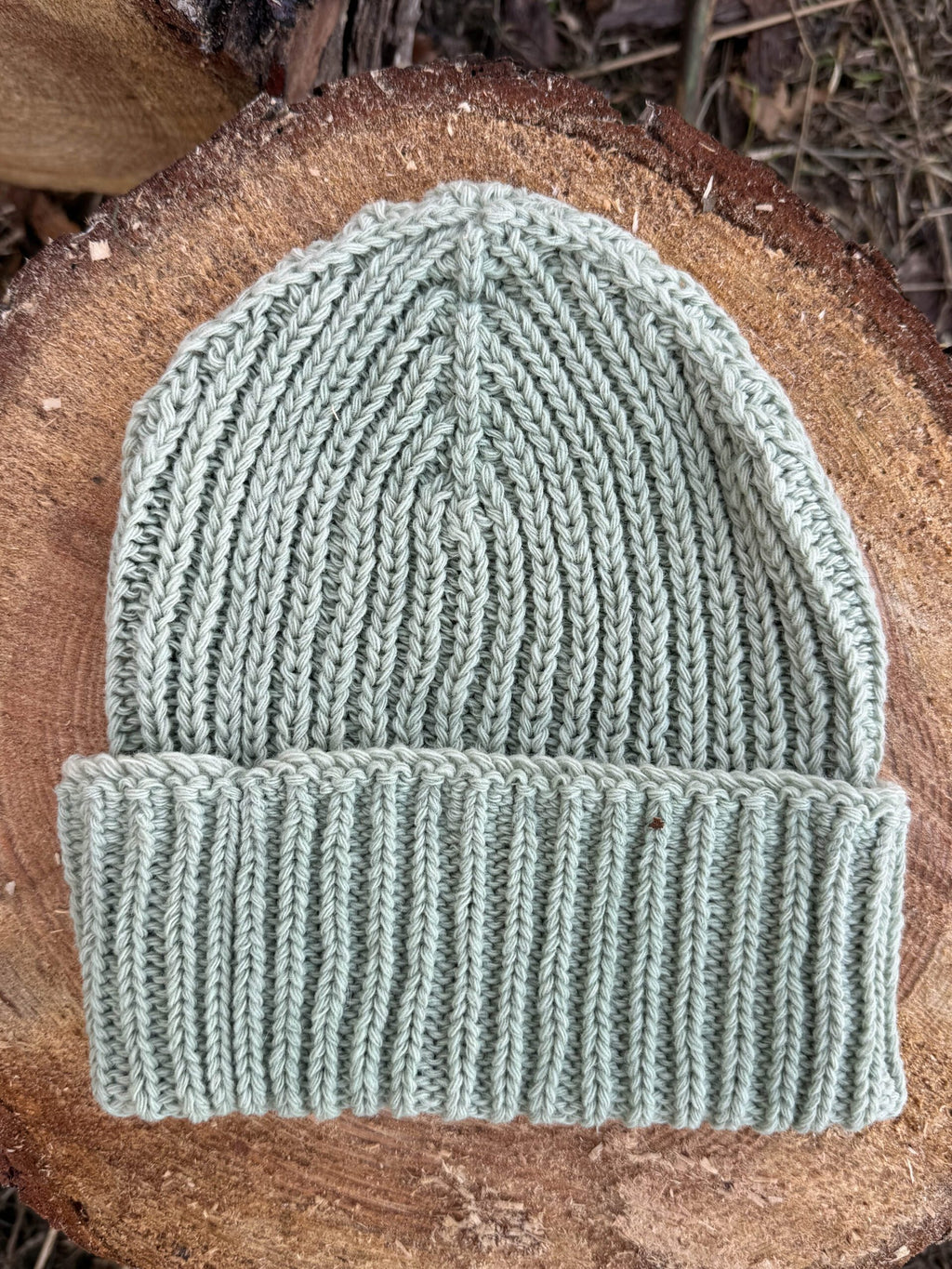 Berretto in lana naturale VERDE (colorato con tinture vegetali)