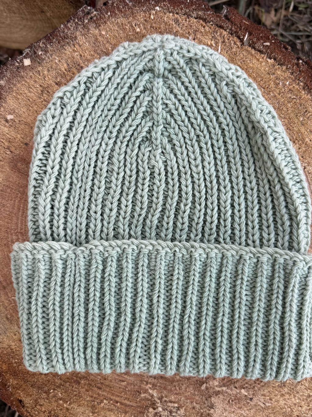 Berretto in lana naturale VERDE (colorato con tinture vegetali)
